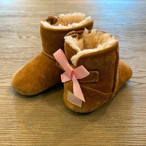 UGG infant Jesse Bow II bootie. Size 4/5